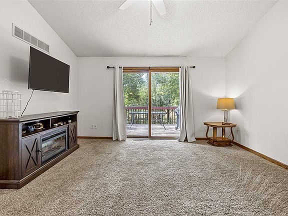3rd image of 127 Parkview Ct