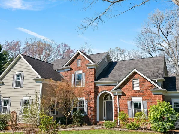 10122 Deer Brook Ln, Charlotte, NC 28210