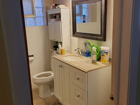 5th image of 6422 N Seeley Ave #1