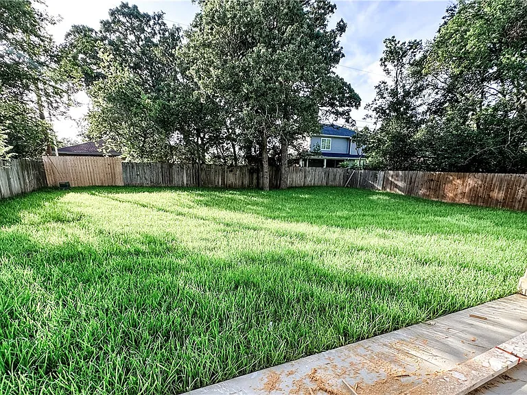 1307 Bayou Woods Dr — Photo 4