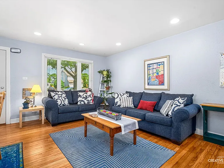 1010 W Roosevelt Rd — Photo 3