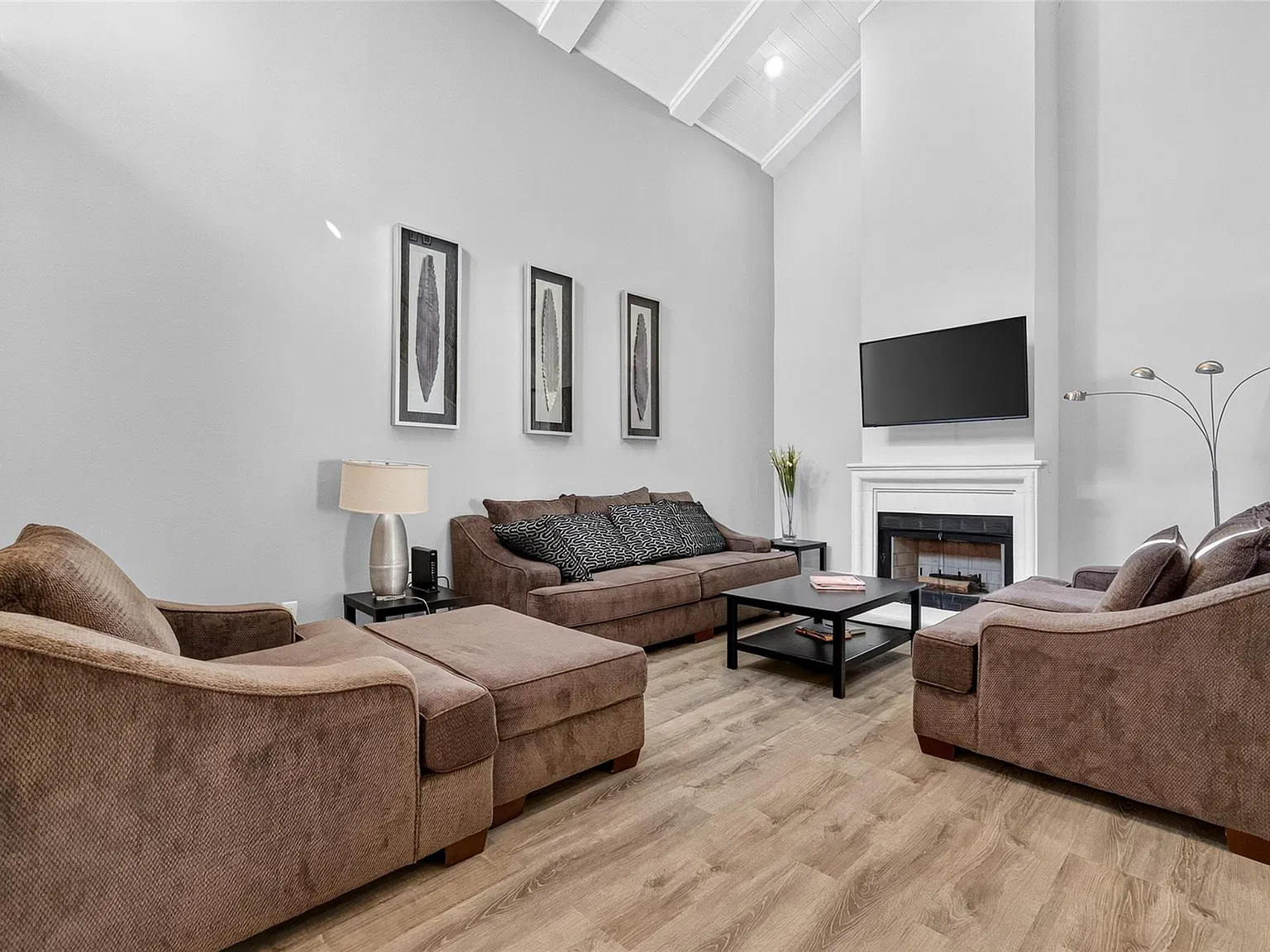 4 bed, 3.0 bath, 2238 sqft, $4,500 — Photo 1