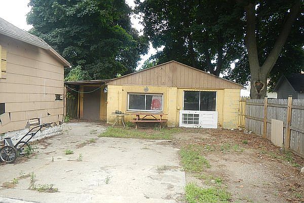 2nd image of 641 W Monroe St