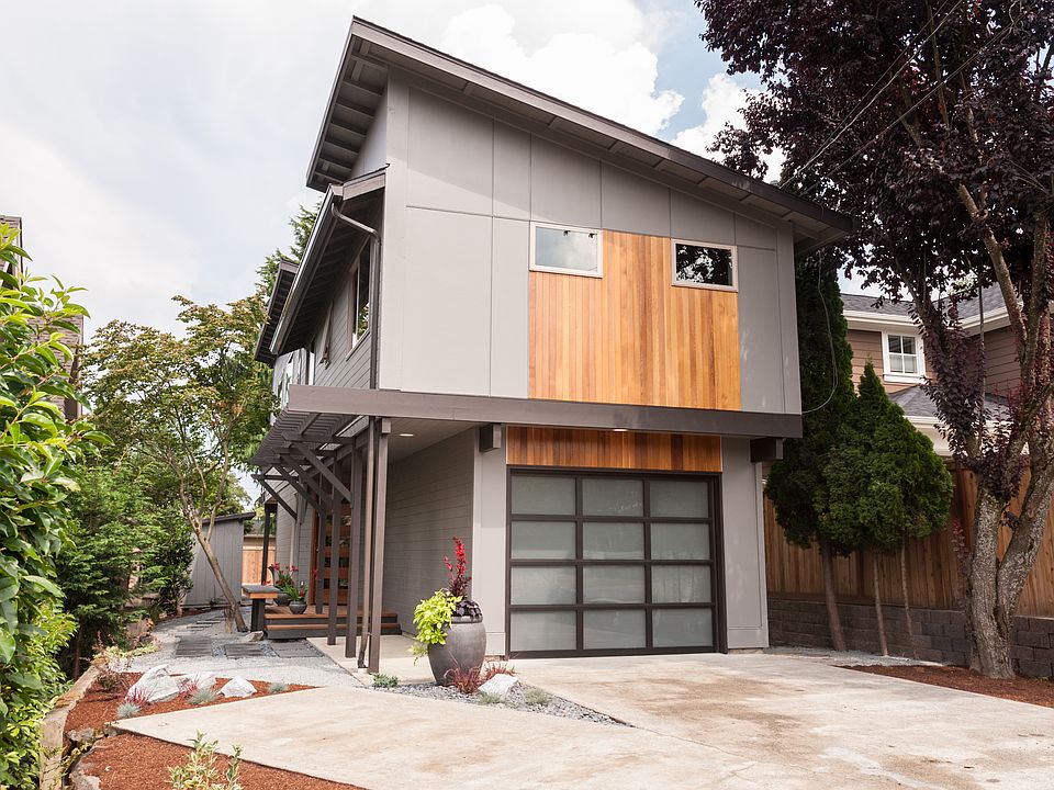 1st image of 742 17th Ave W