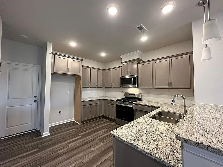 719 Faucette St — Photo 10