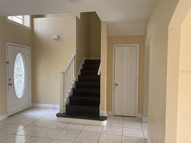 1st image of 245 Canterbury Ct