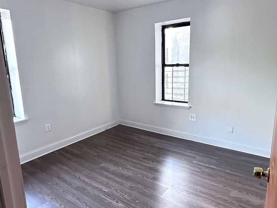 2nd image of 2410 Walton Ave APT 3