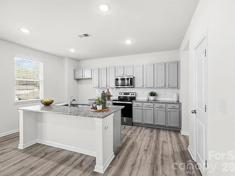 7024 Maple Run Cir — Photo 22