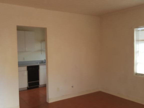 3rd image of 3135 E Fairmount St