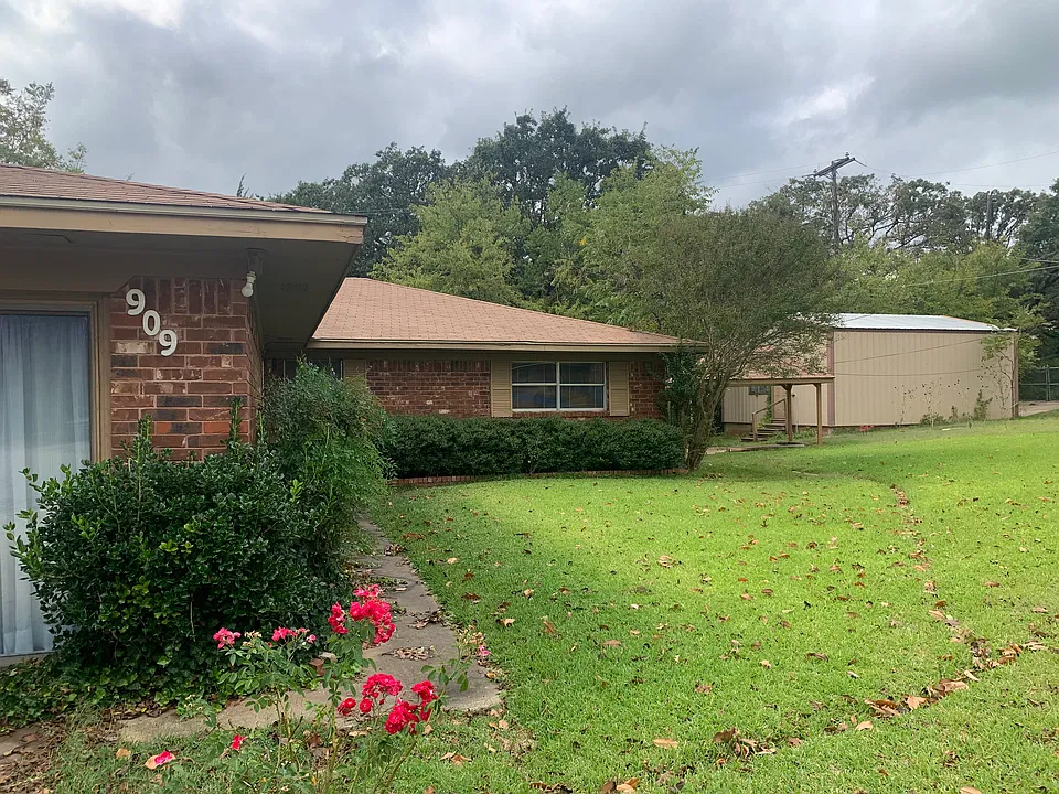 909 Seymore Cir
