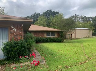 909 Seymore Cir, Denison, TX 75020