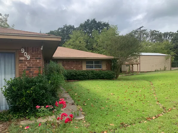 909 Seymore Cir, Denison, TX 75020