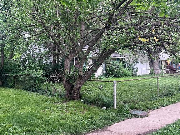 3rd image of 4626 Langley Ave
