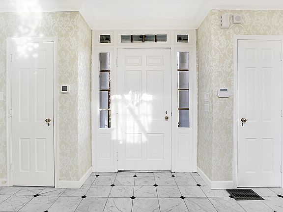 5th image of 2505 Riverside Dr