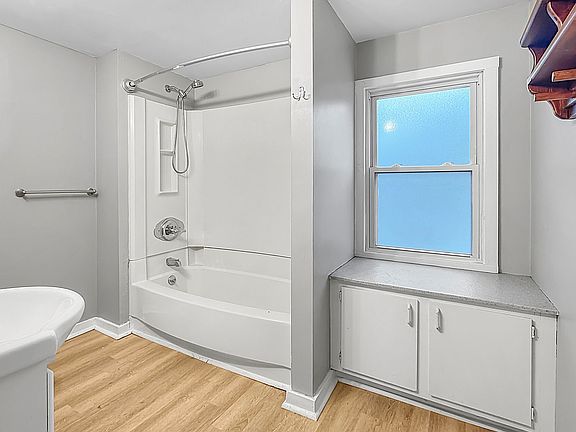 4th image of 129 Palmer St NE #2