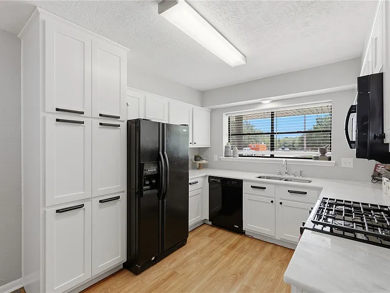 3821 Brighton Dr — Photo 5