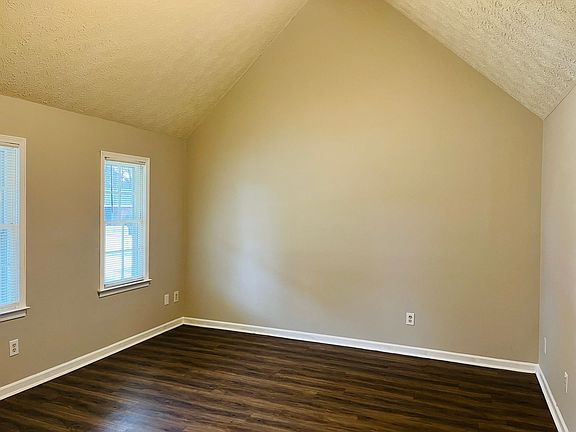 5th image of 10 Fredda Ln #12
