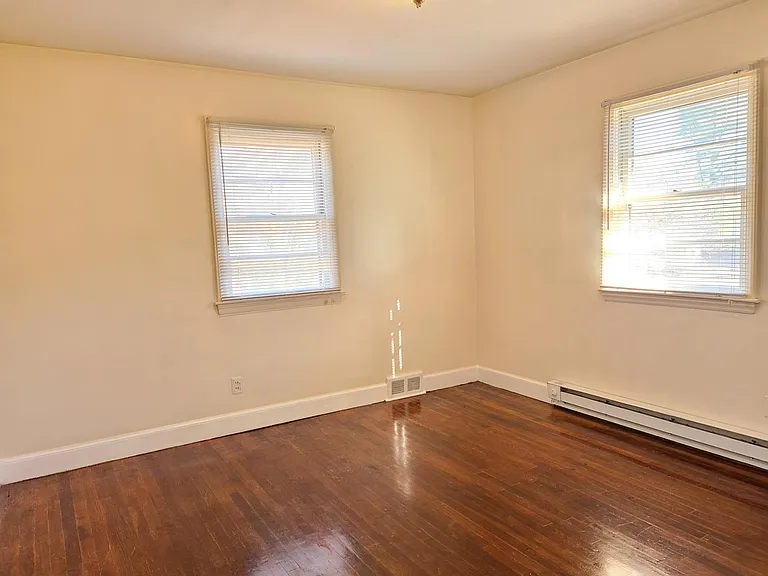 1806 S Hill Ave — Photo 11