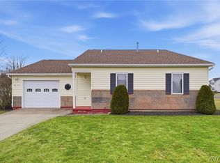5637 Jeffrey Dr, Lockport, NY 14094