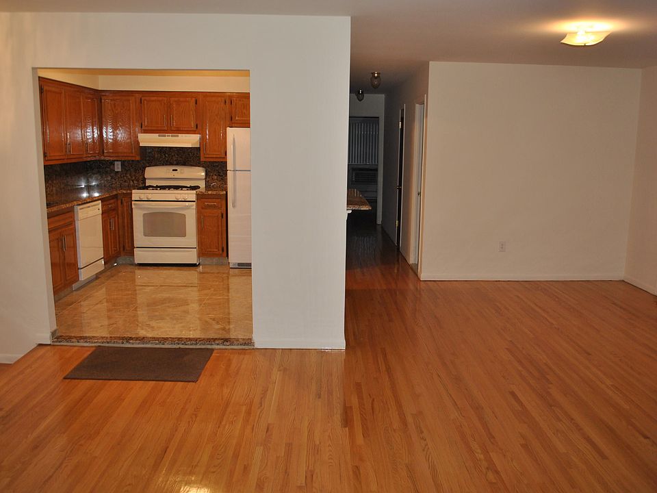 2nd image of 859 Bay Ridge Ave #4