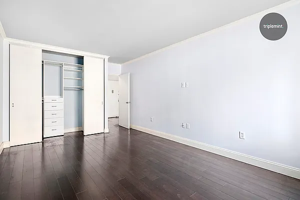 Sold by Triplemint | media 10