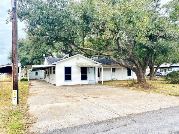 805 Broussard St, Iowa, LA 70647