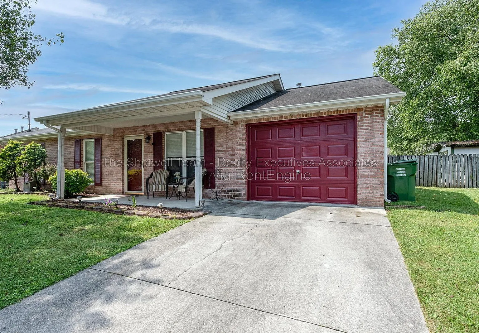 3 bed, 2.0 bath, 1260 sqft, $1,995 — Photo 2