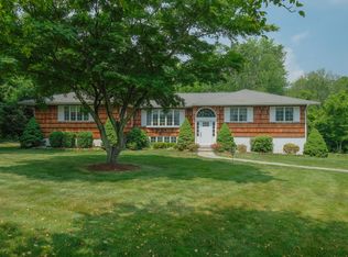 5 Boxwood Ct, Valhalla, NY 10595