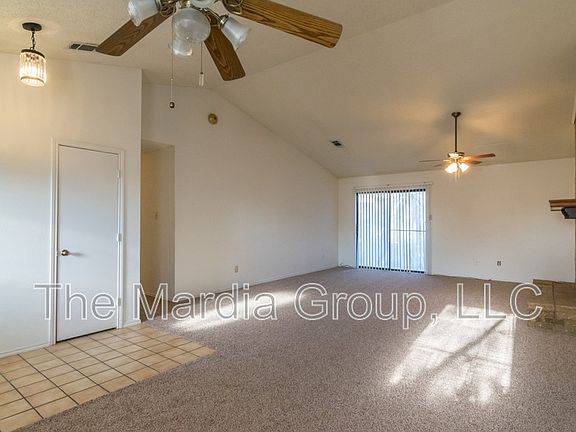 4th image of 2121 Country Oaks Dr
