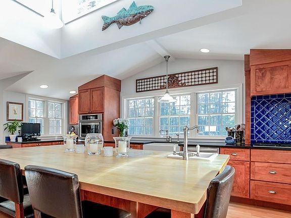 5th image of 65 Meadowbrook Cir