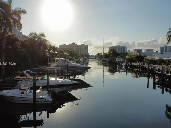 2908 Bayview Dr, Fort Lauderdale, FL 33306