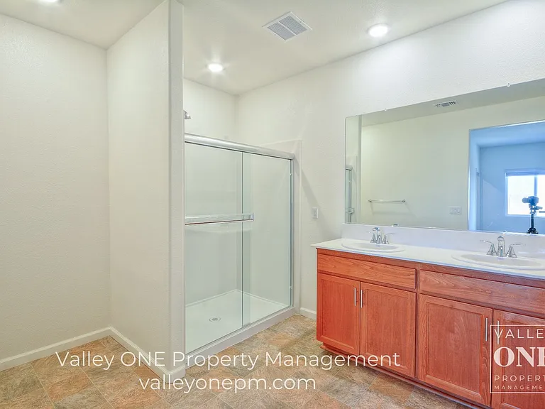 933 Tipton Ln — Photo 36
