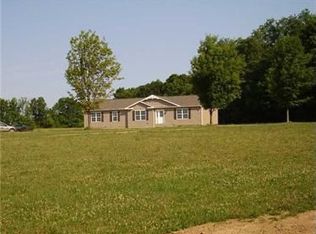 1143 E Gilmore Rd, Grove City, PA 16127