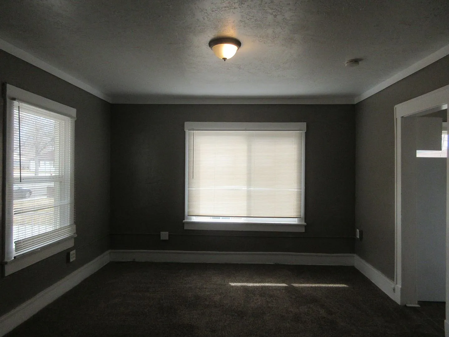 Move-In Discount $195.00 2 bed, 1 bath Upstairs Apartment in Vintage Home — Photo 2