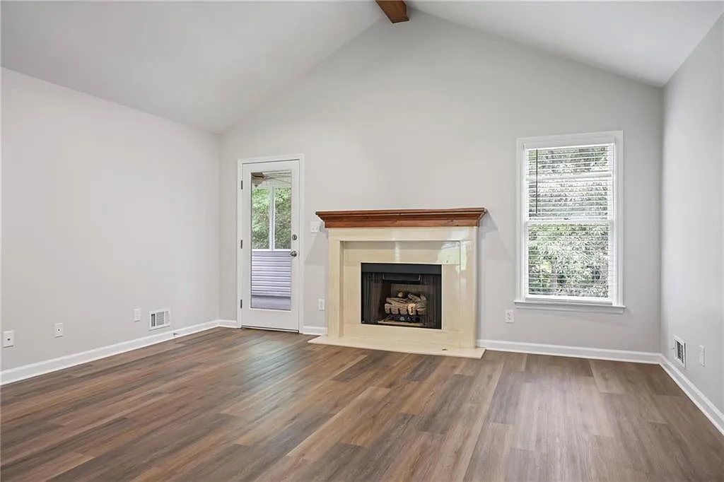 3 bed, 2.0 bath, 2364 sqft, $2,500 — Photo 4
