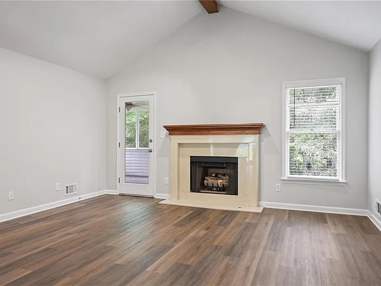 410 Hickory Walk — Photo 4