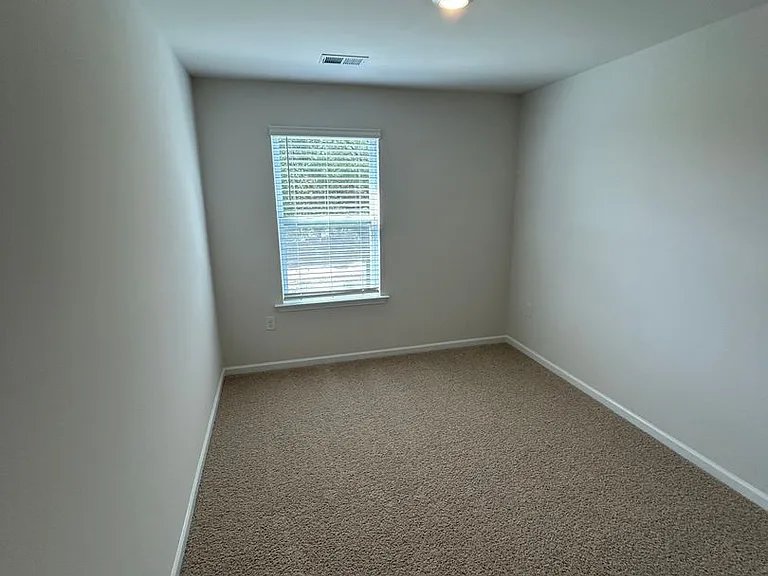 413 Silicon Dr — Photo 2