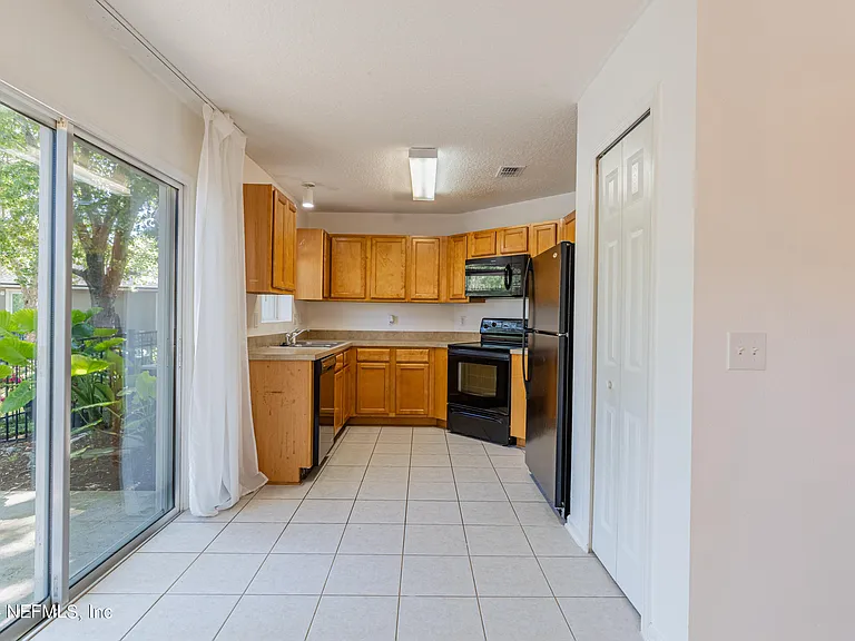 1630 Vineland Cir #B — Photo 14