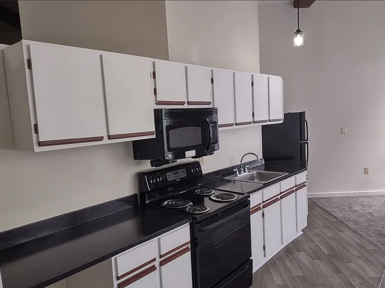 Marlboro Classic Apt & Redwood Square — Photo 127