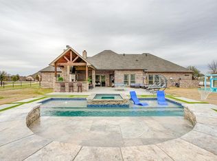 304 Steppes Ct, Weatherford, TX 76087