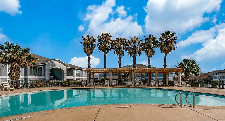 8611 Waters Edge Dr — Photo 3