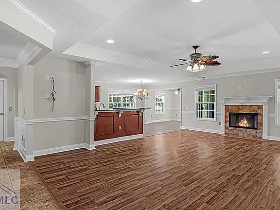 3 bed, 2043 sqft, $2,195 — Photo 2