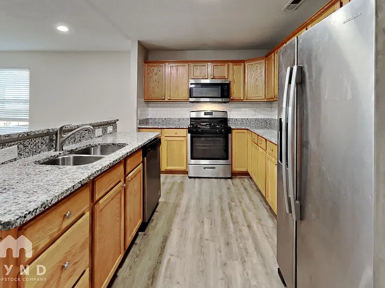 4076 Clovelly Dr — Photo 9