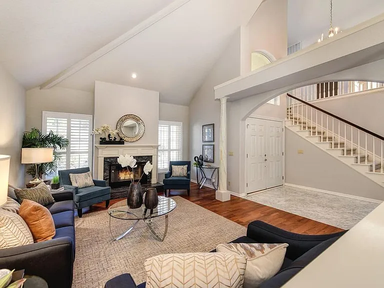 4650 Dorchester Ln — Photo 5