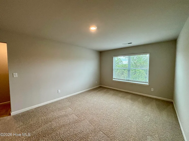 240 Callahan Dr — Photo 15