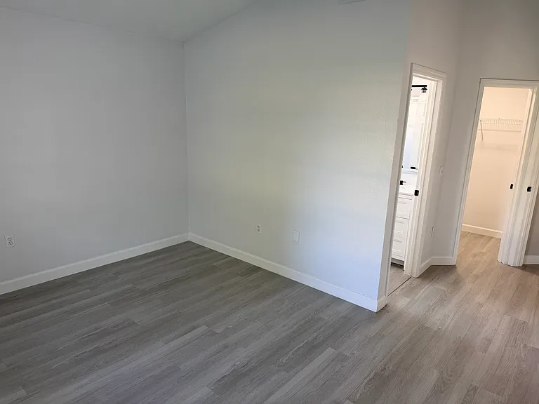 802 E North Bay St — Photo 3
