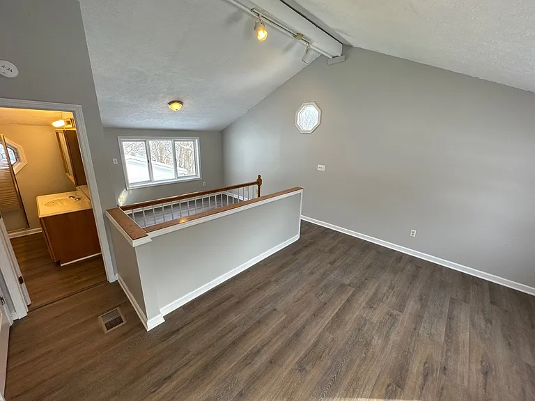 338 N Skyline Dr — Photo 25