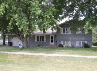 1310 Branding Iron Ln, Grand Island, NE 68803