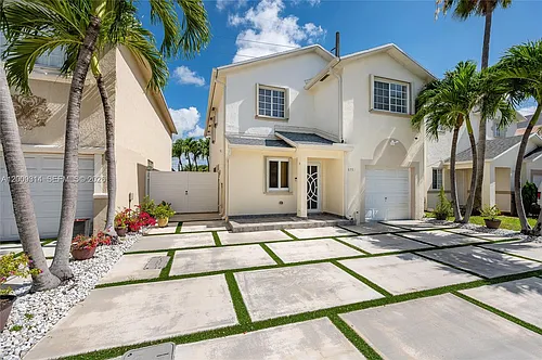 13753 SW 160th St Photo 1