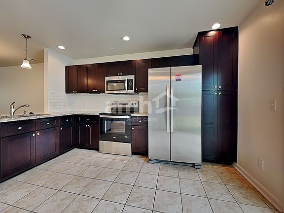 3rd image of 423 Seabreeze Dr